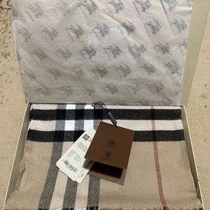 BURBERRY CLASSIC NWT UNISEX